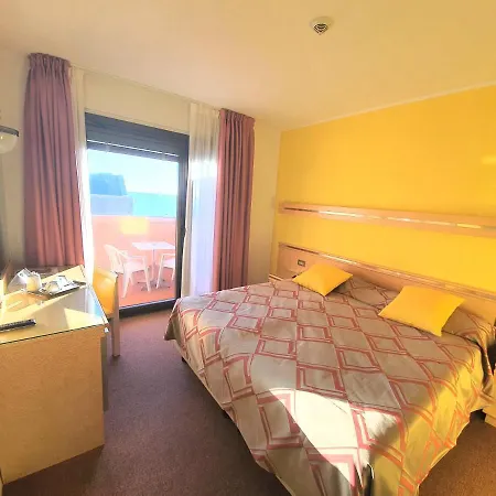 Hotell Antares 3*